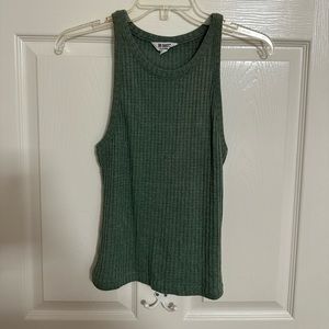 BB DAKOTA simple green tank. Great condition and so good for warmer weather.